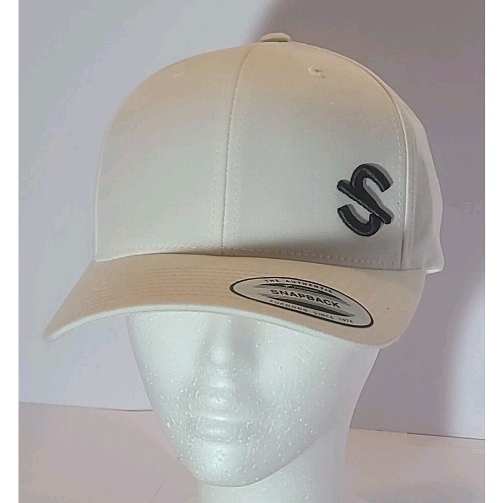 Snap back, The Classics Yupoong  hat cap White Adjustable  - agnoStack
